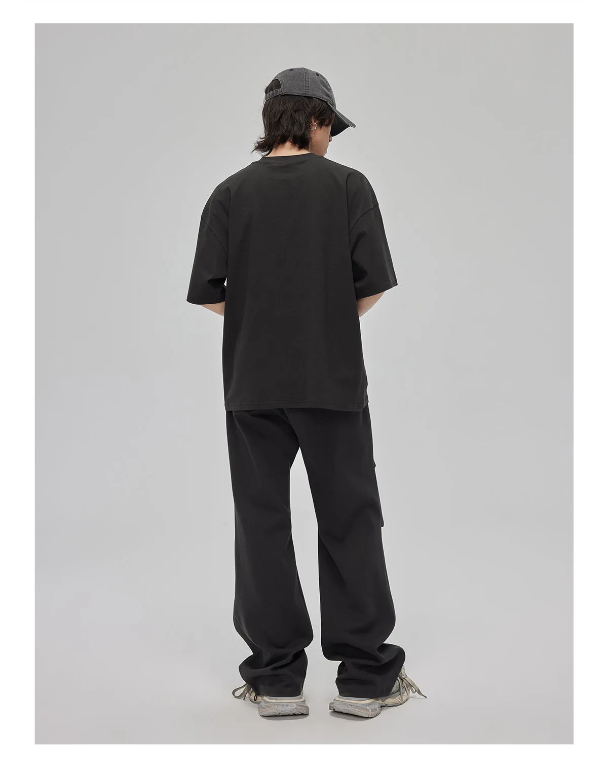 Three-dimensional pleats sweatpants