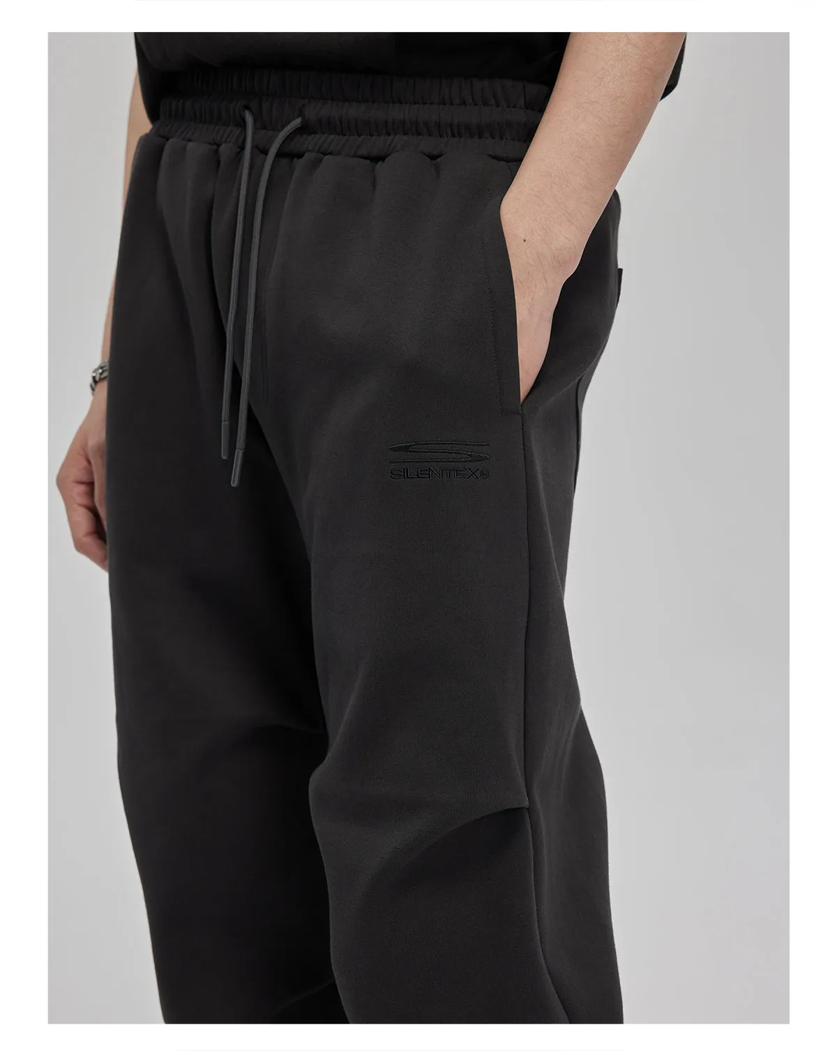 Three-dimensional pleats sweatpants