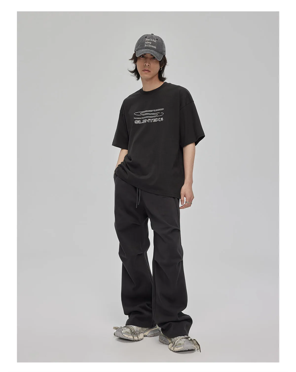 Three-dimensional pleats sweatpants