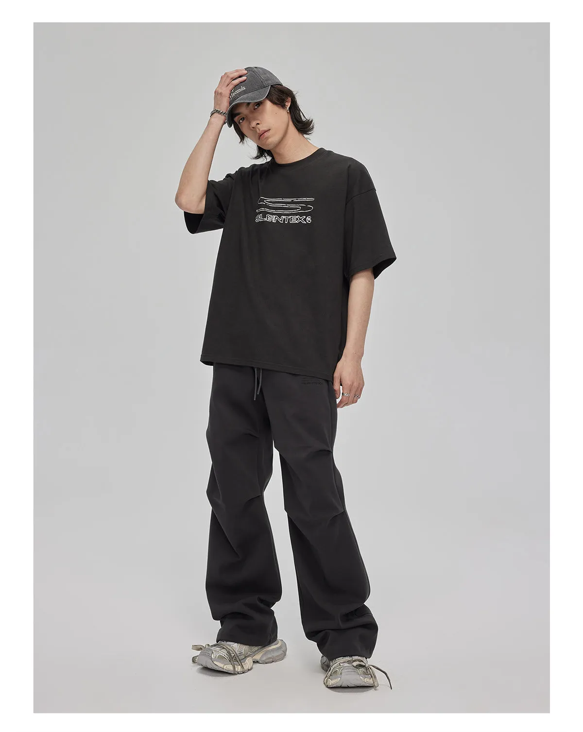 Three-dimensional pleats sweatpants