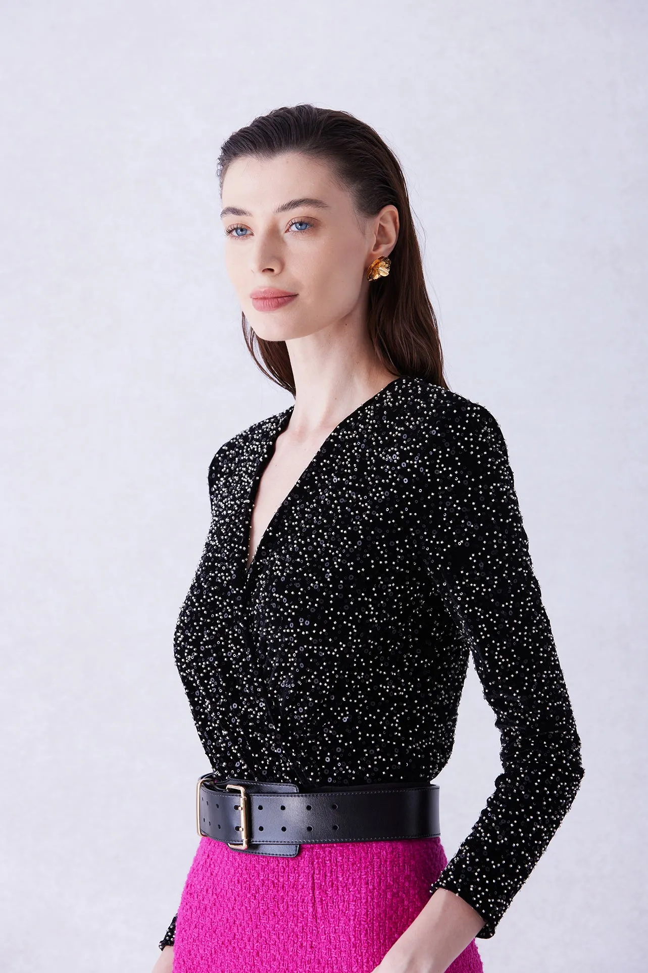 V-NECKLINE BODYSUIT IN BLACK VELET